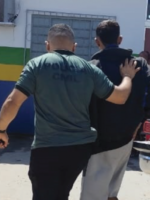 A Polícia Civil do Amazonas (PC-AM), por meio da 56ª Delegacia Interativa de Polícia (DIP) de Jutaí (a 751 quilômetros de Manaus), prendeu em flagrante, na segunda-feira (30), Jefferson Ramos da Silva, 24, conhecido como “Matintin”, pelo crime de homicídio qualificado contra Elton Serafin Gama, que também tinha 24 anos. O crime aconteceu na noite de domingo (29), em um bar da localidade.